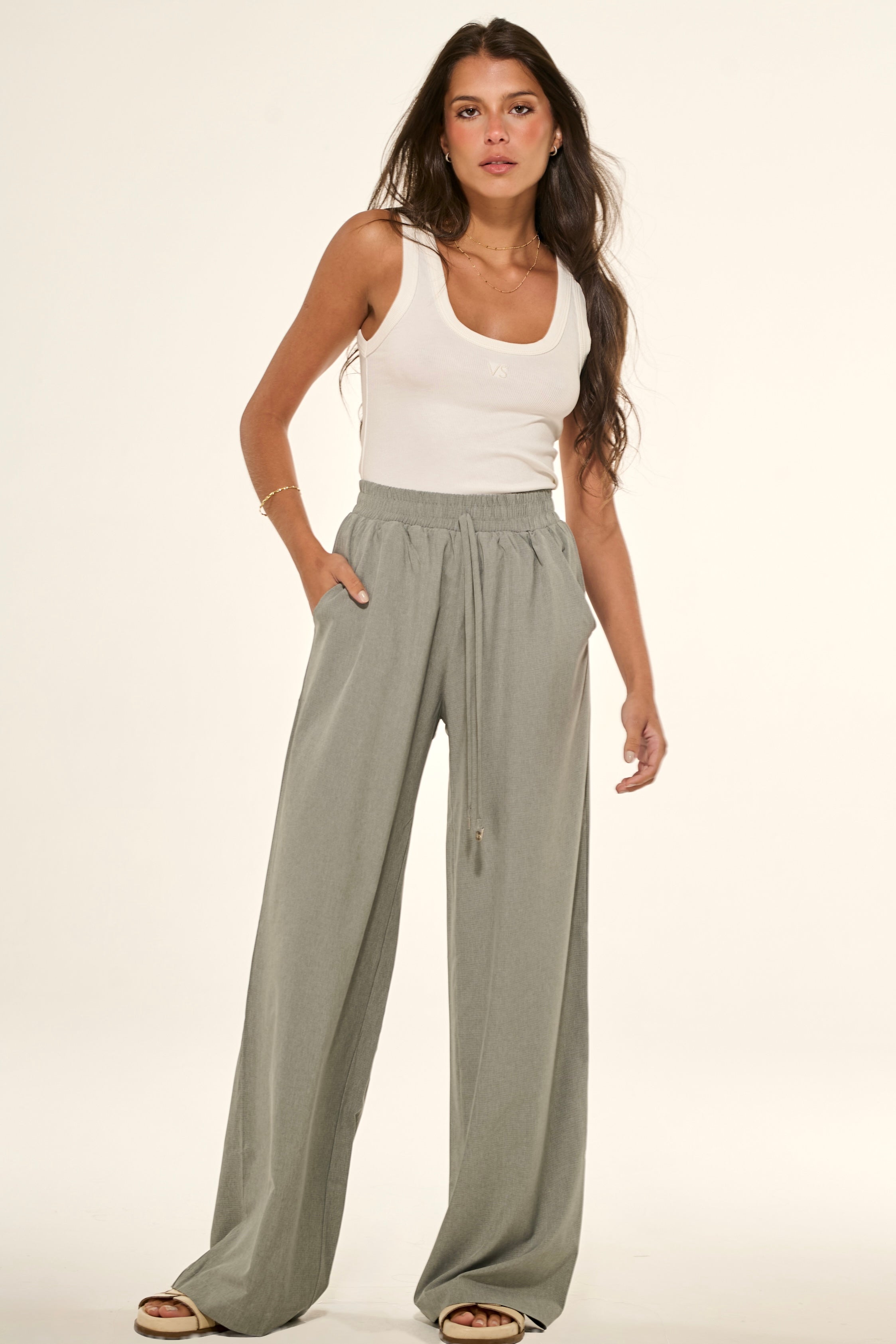 Calça Reta em Crepe Cinza Claro