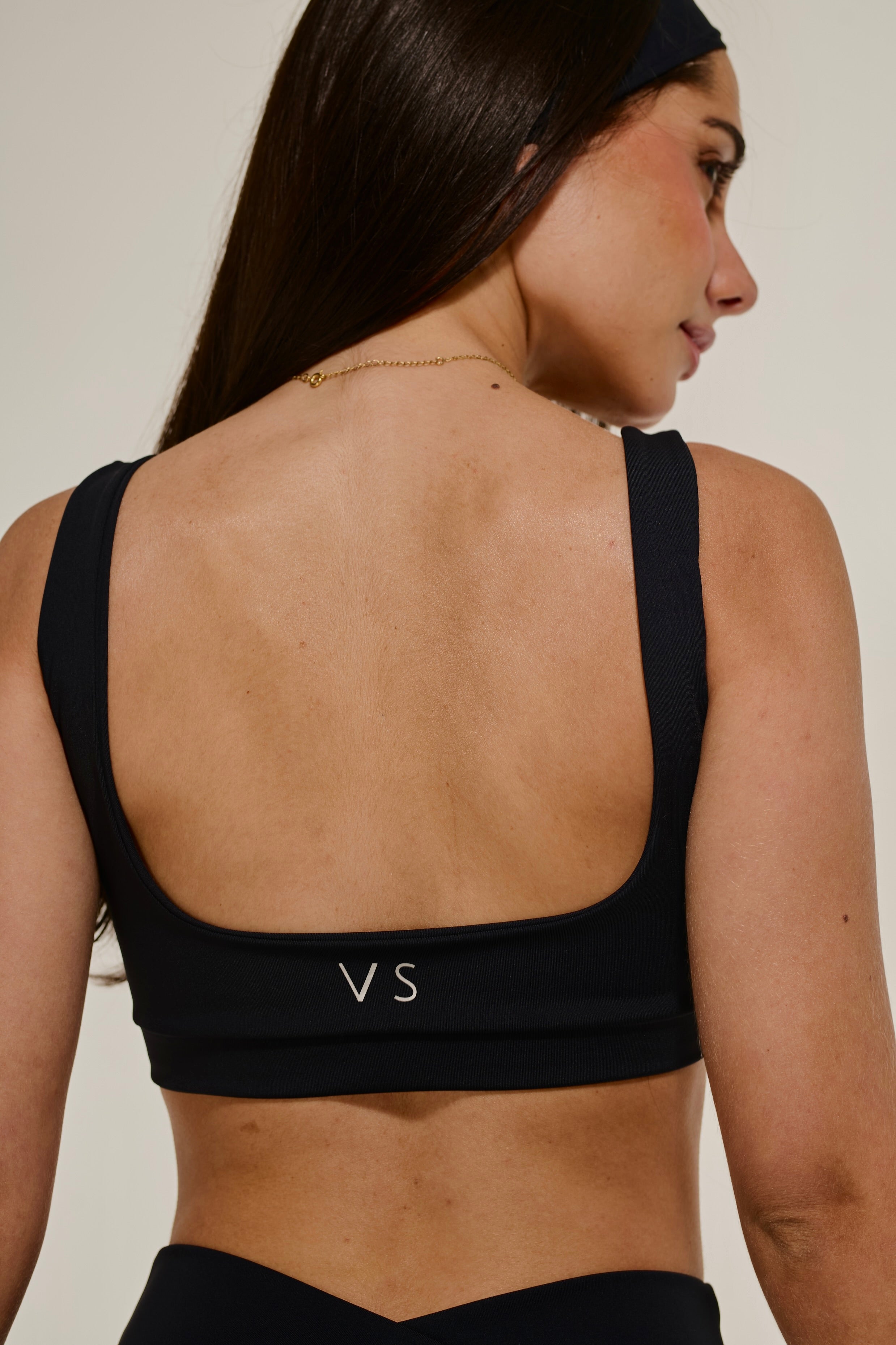 Conjunto Top Reto Preto + Legging com Cós Cruzado Preto